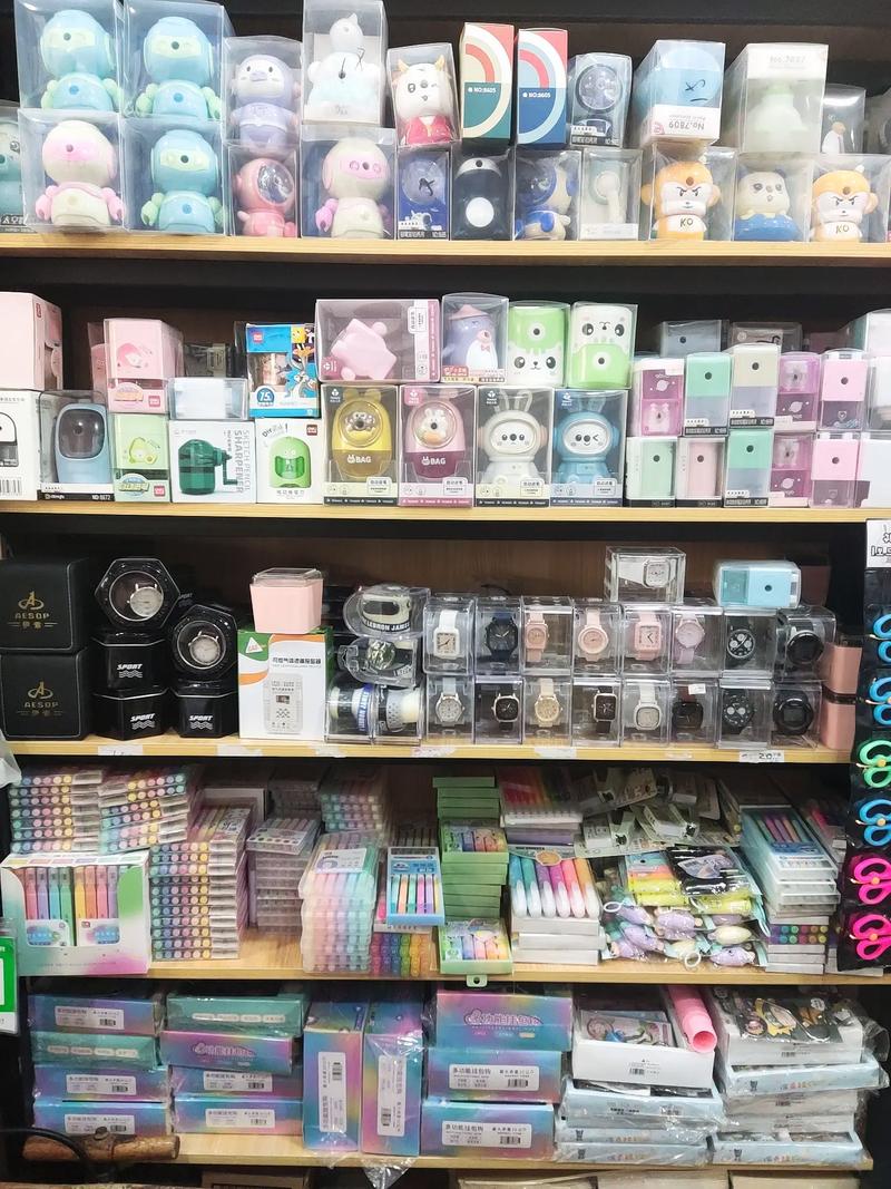 三里灣學(xué)生用品文具店 一遍遍調(diào)整陳列的藝術(shù)